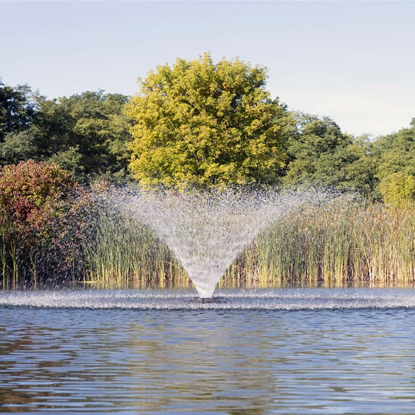 Kasco VFX fountain running in a pond