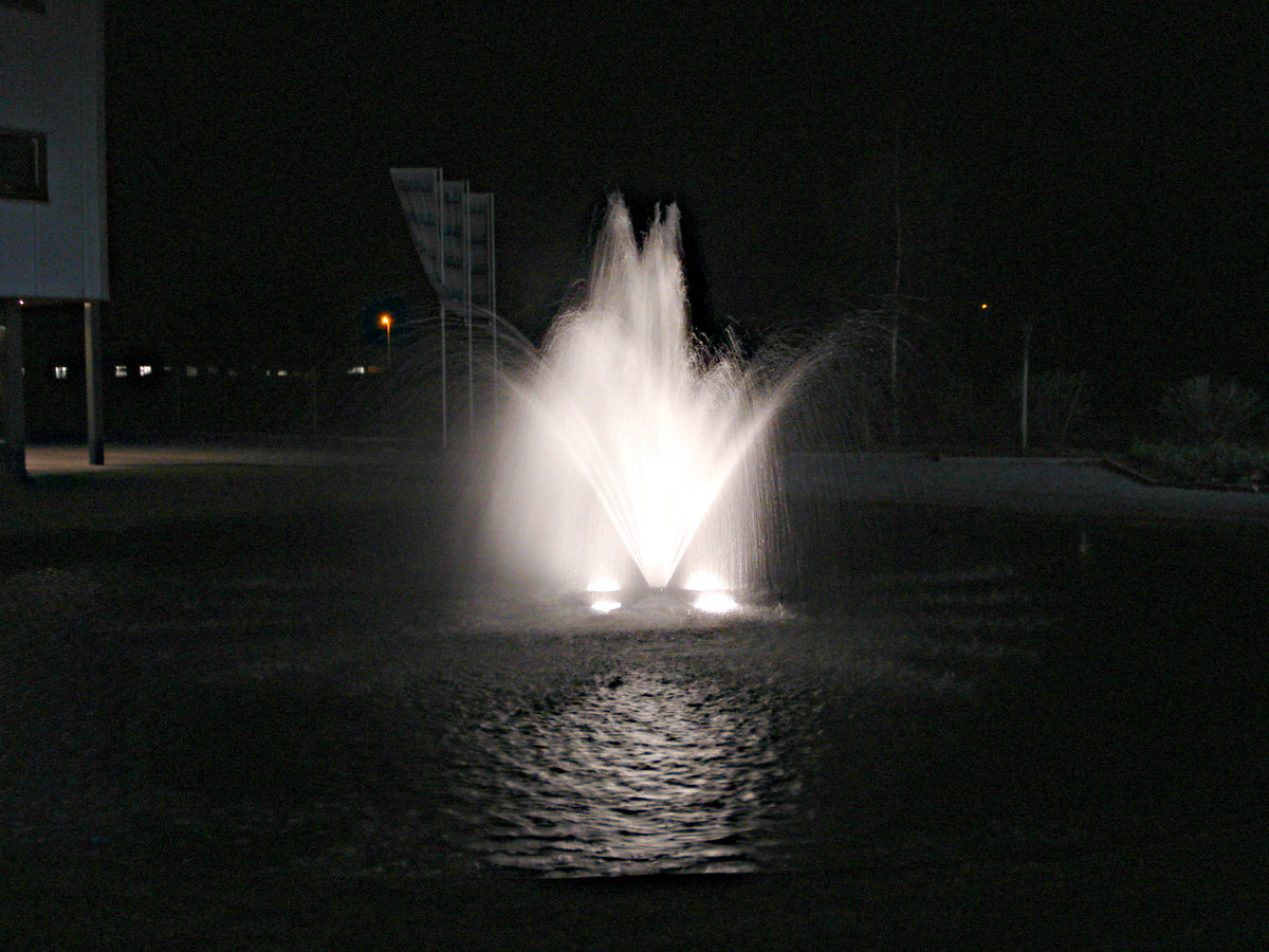 AquaMaster Masters Series 1HP Fountain – Geyser – No Lights – Fountain Depot