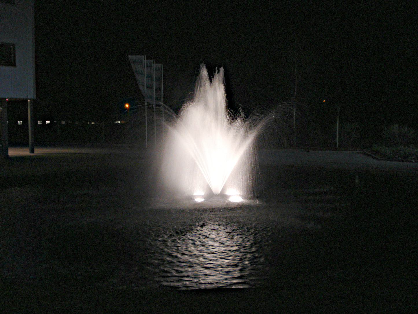 AquaMaster Masters Series 1HP Fountain – Geyser – No Lights – Fountain Depot