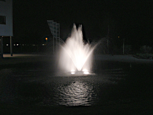 AquaMaster Masters Series 1HP Fountain – Geyser – No Lights – Fountain Depot