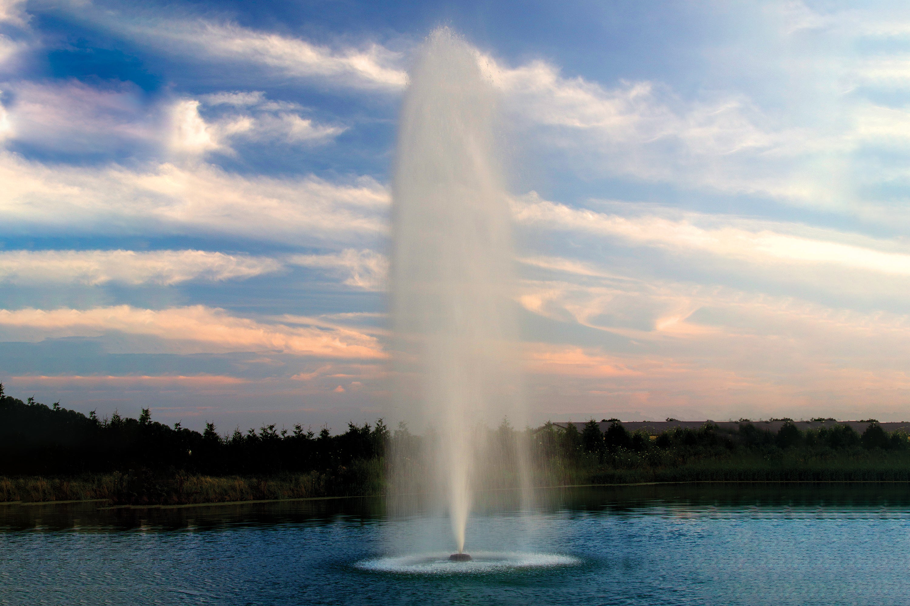 Aqua Control Select Series 2 Aerator (230V/1P) – Falling Water Lily